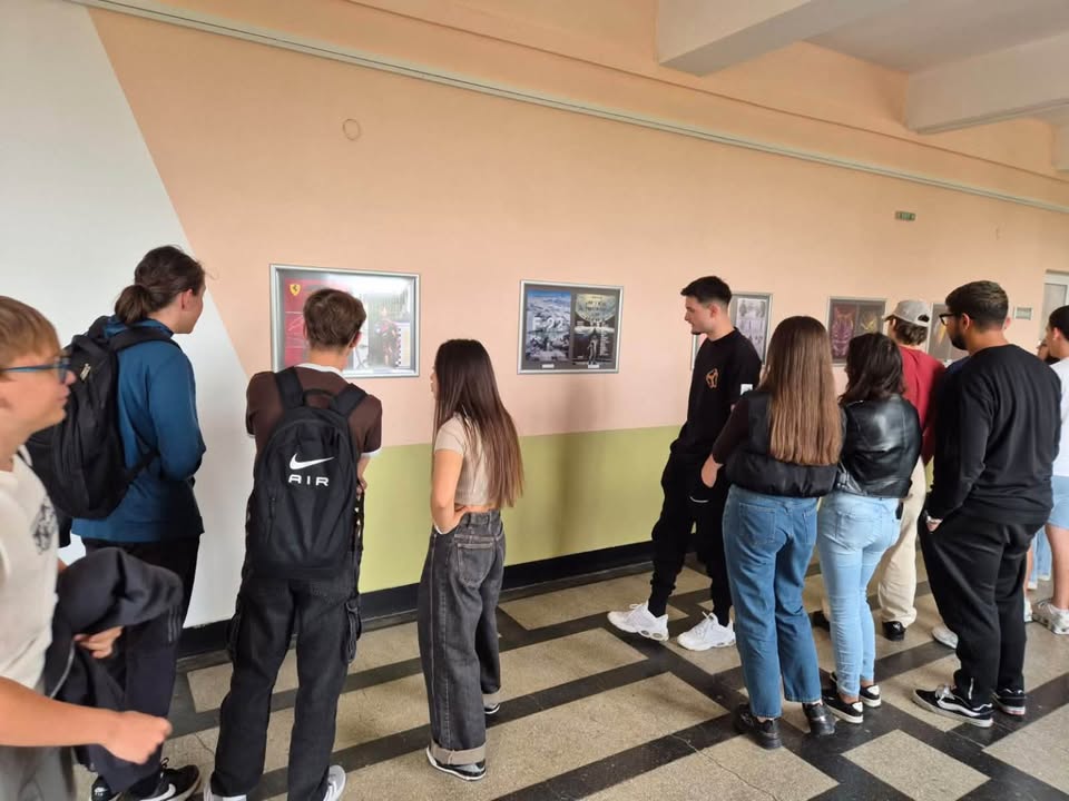 Изложба на учениците от специалност „Компютърна графика“

На  четвъртия етаж в СУ „Бачо Киро“ – Павликени беше открита изложба с творби на ученици от…